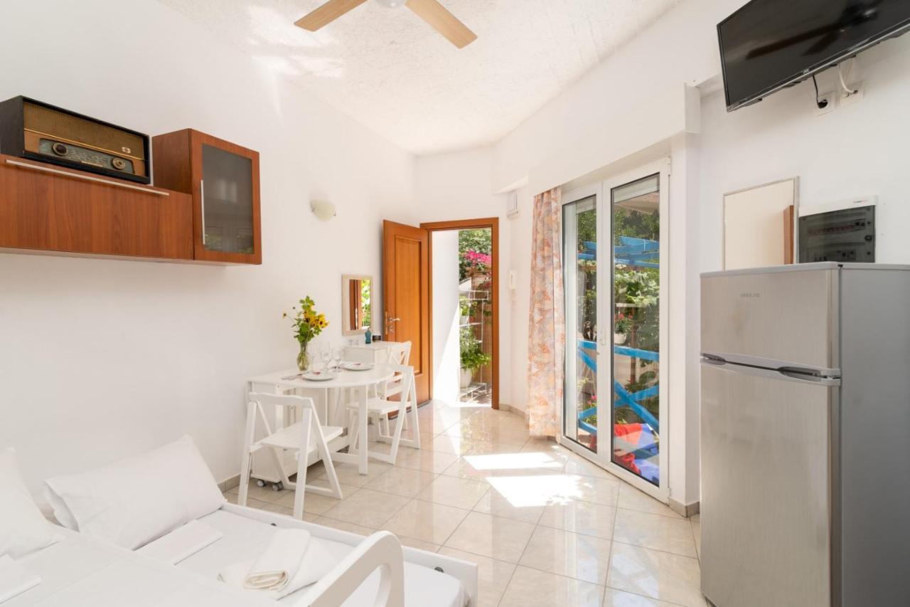 Ibiscus And Lily Apartment Rhodes City